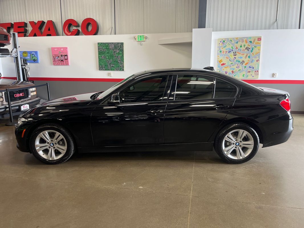 Vehicle image 22 of 74