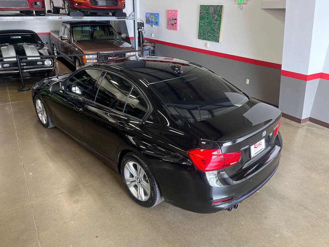 Vehicle image 21 of 74