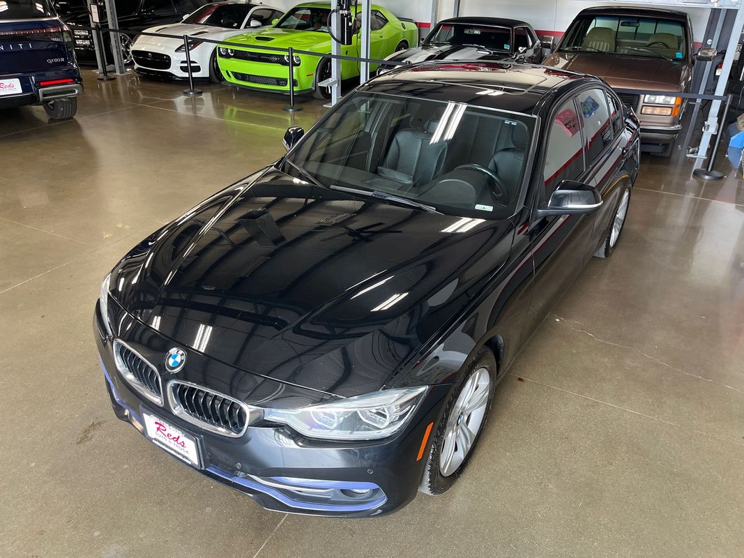 Vehicle image 5 of 74