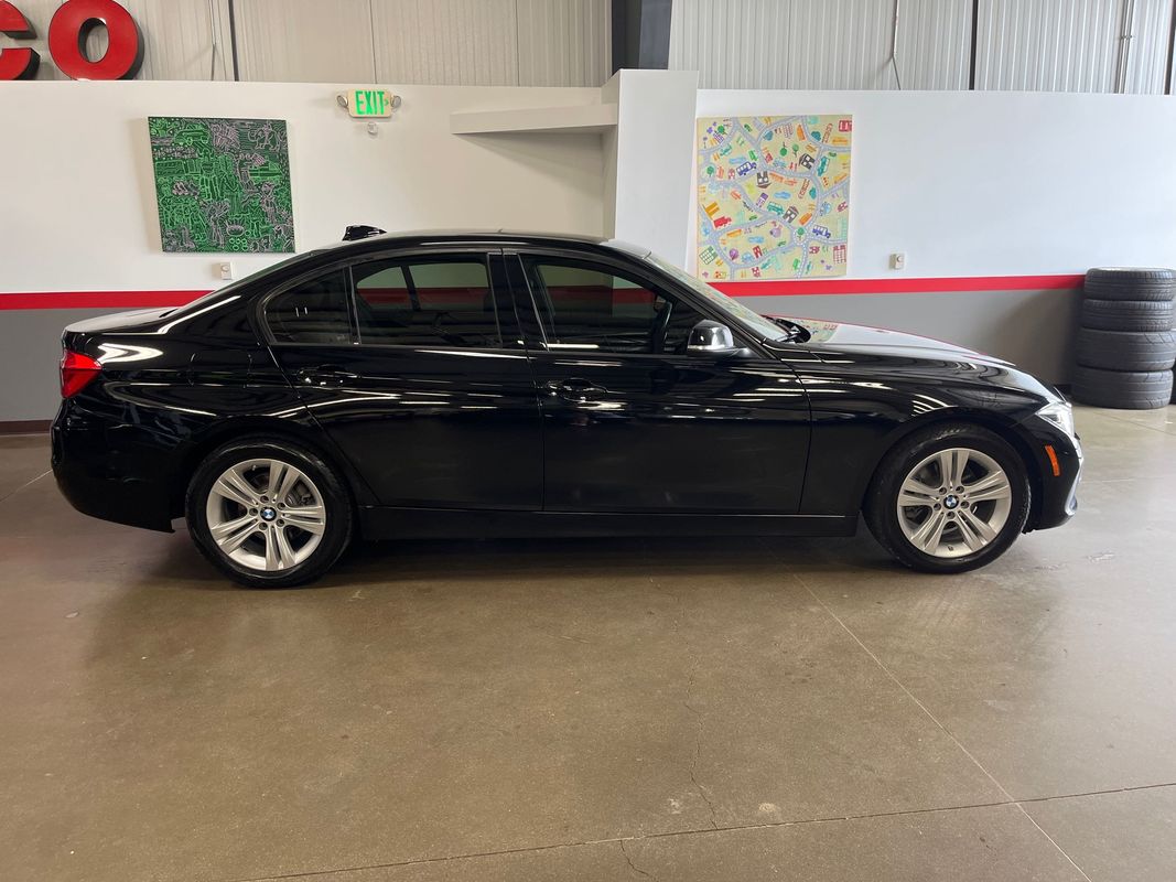 Vehicle image 11 of 74