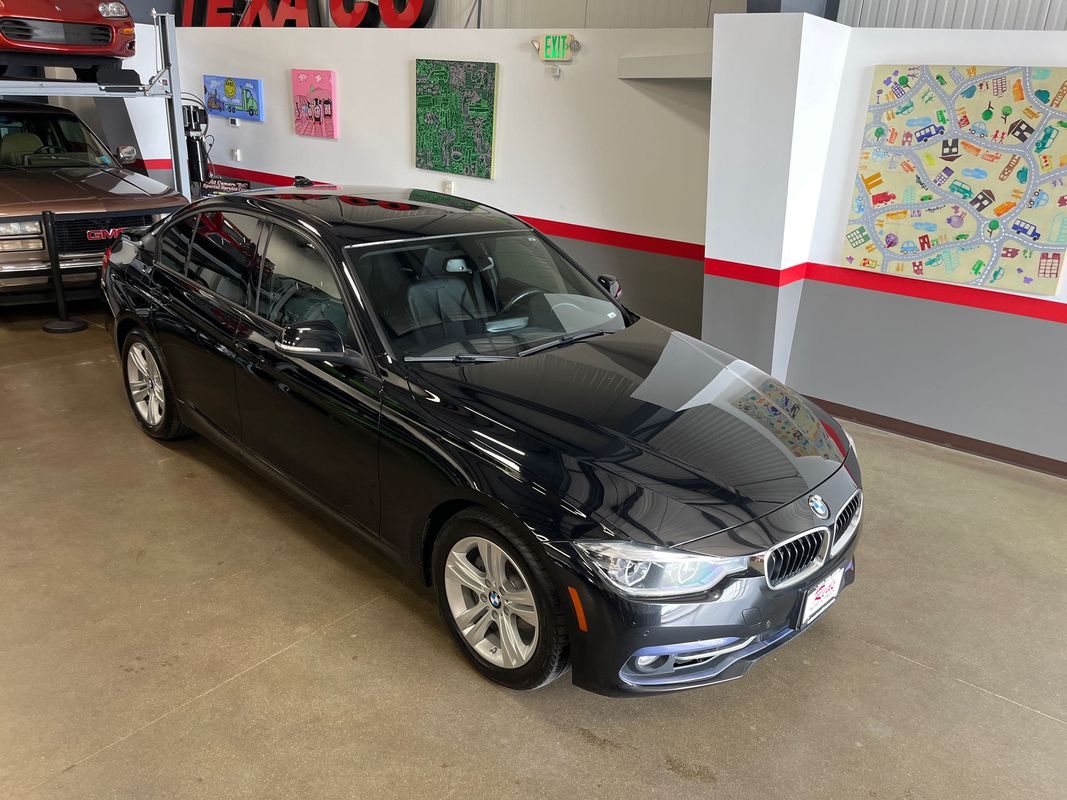 Vehicle image 9 of 74