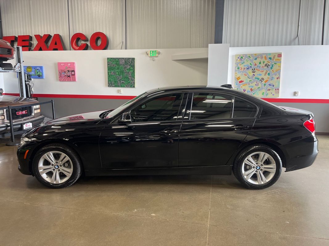 Vehicle image 23 of 74