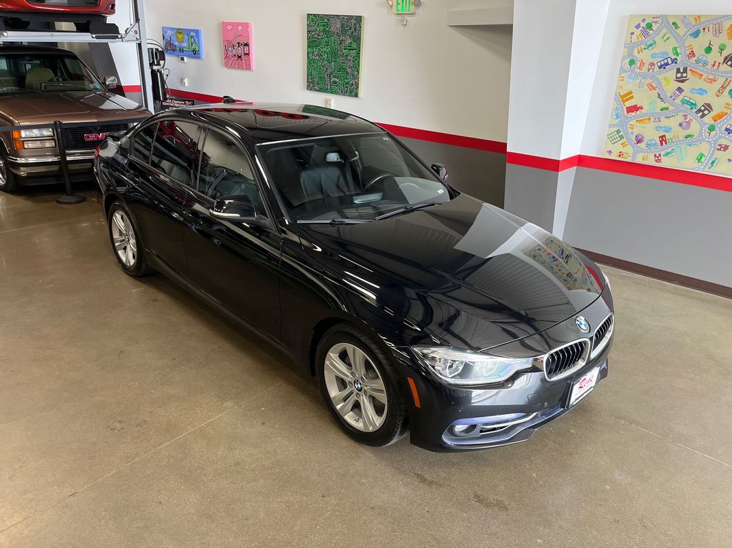 Vehicle image 8 of 74