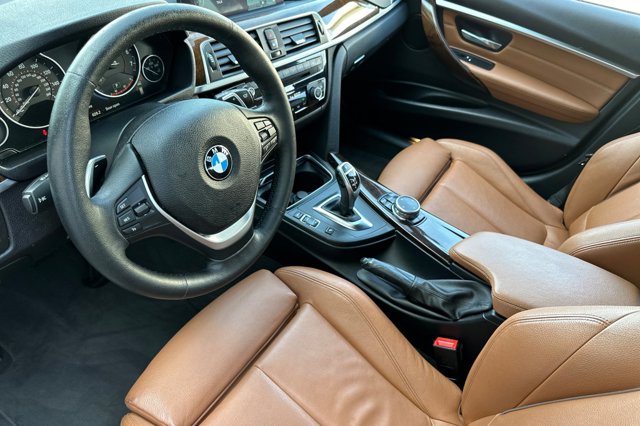 Vehicle image 10 of 27