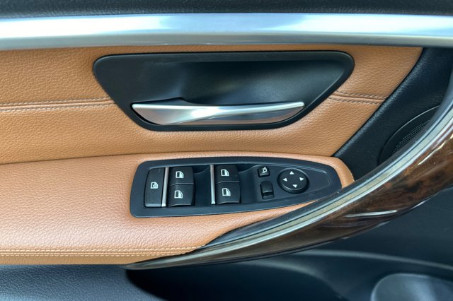 Vehicle image 11 of 27