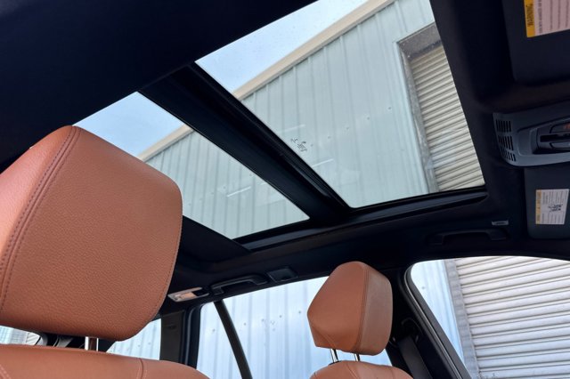 Vehicle image 16 of 27
