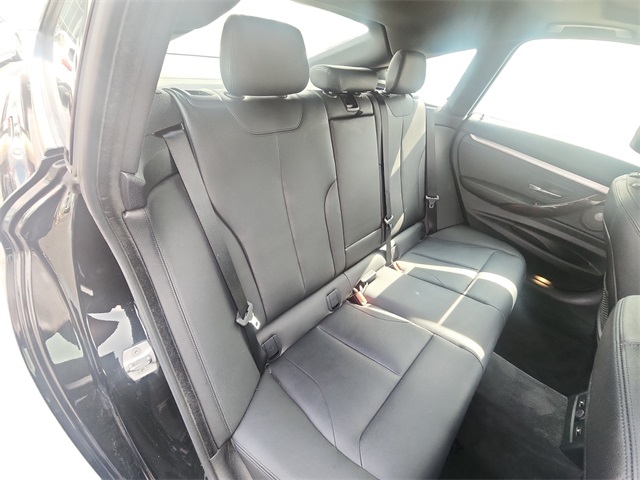 Vehicle image 12 of 25