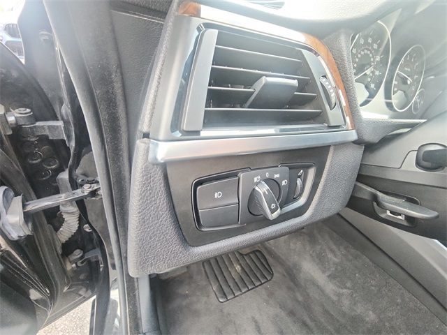 Vehicle image 24 of 25