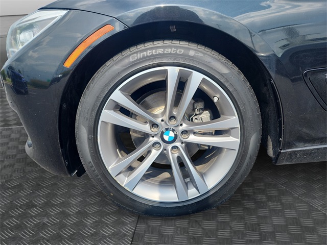 Vehicle image 10 of 25