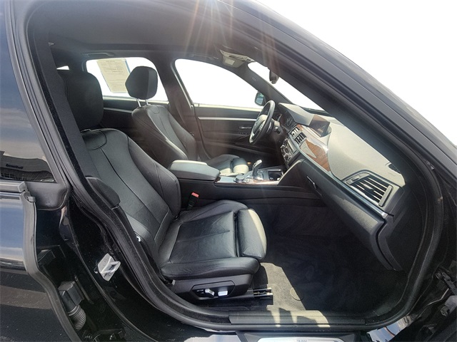 Vehicle image 14 of 25