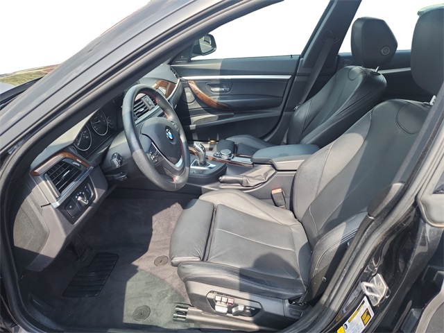 Vehicle image 16 of 25