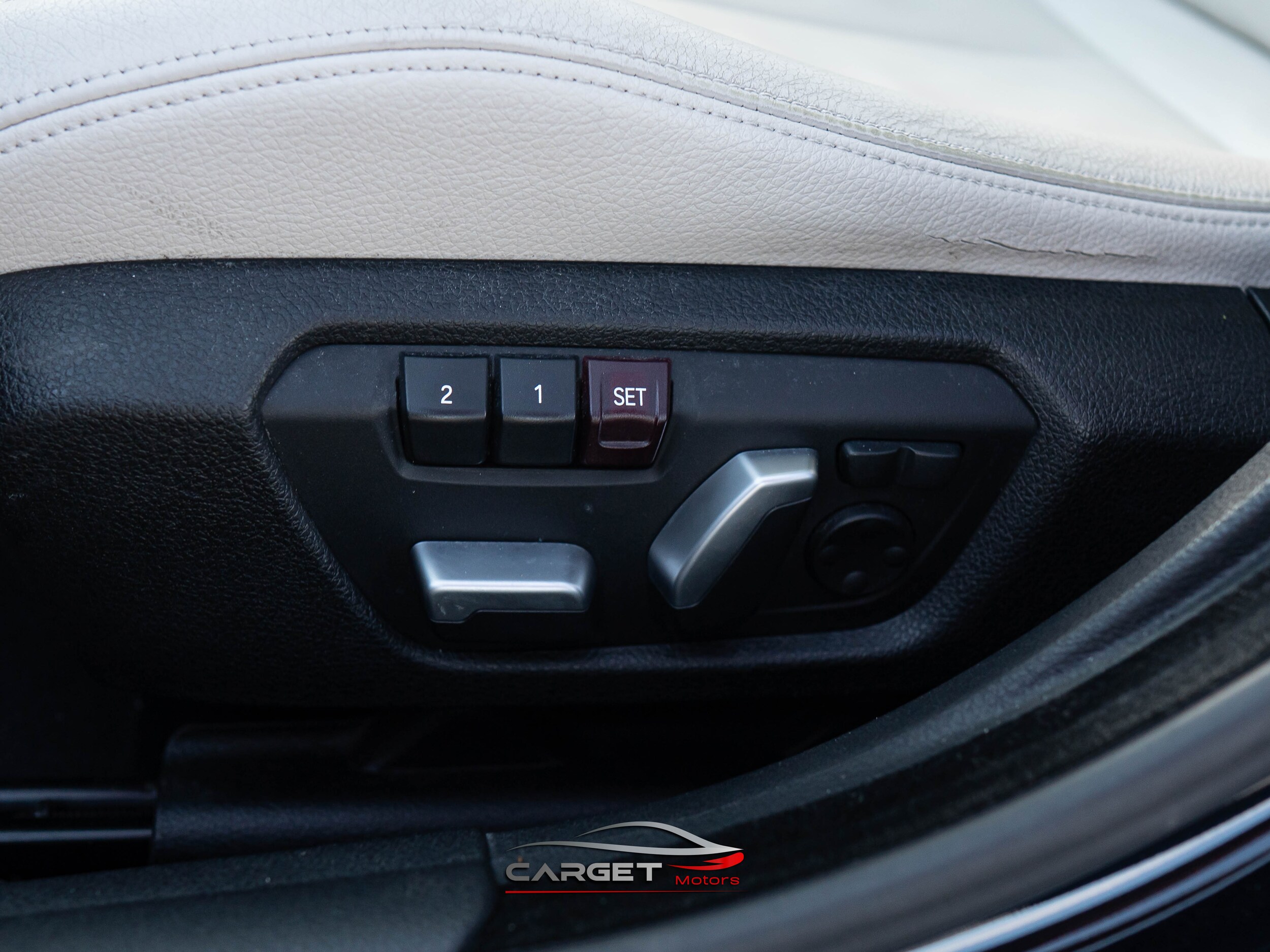 Vehicle image 40 of 54