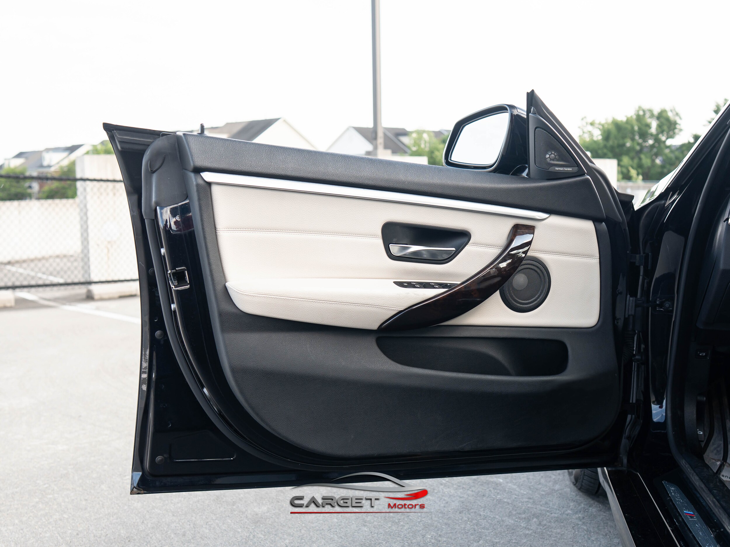 Vehicle image 41 of 54
