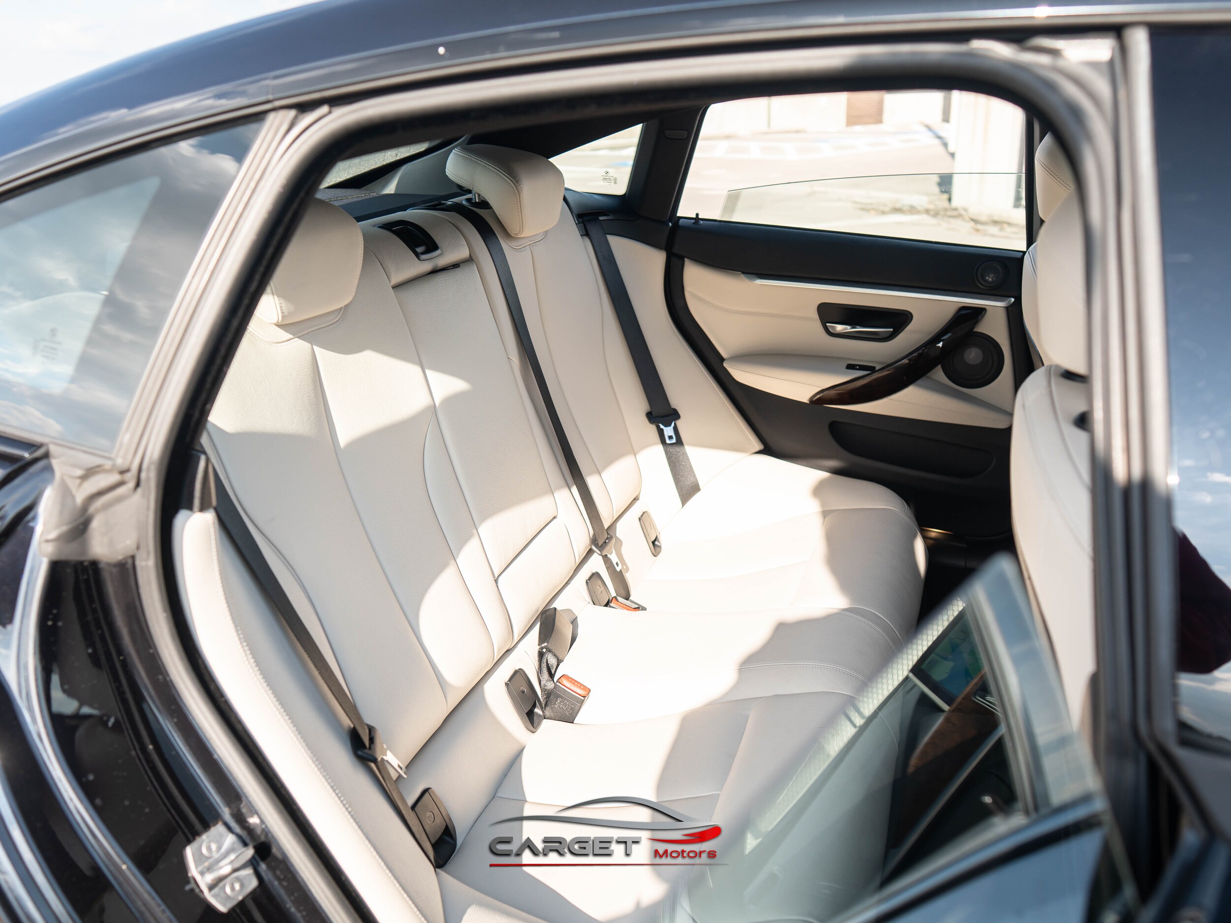 Vehicle image 17 of 54