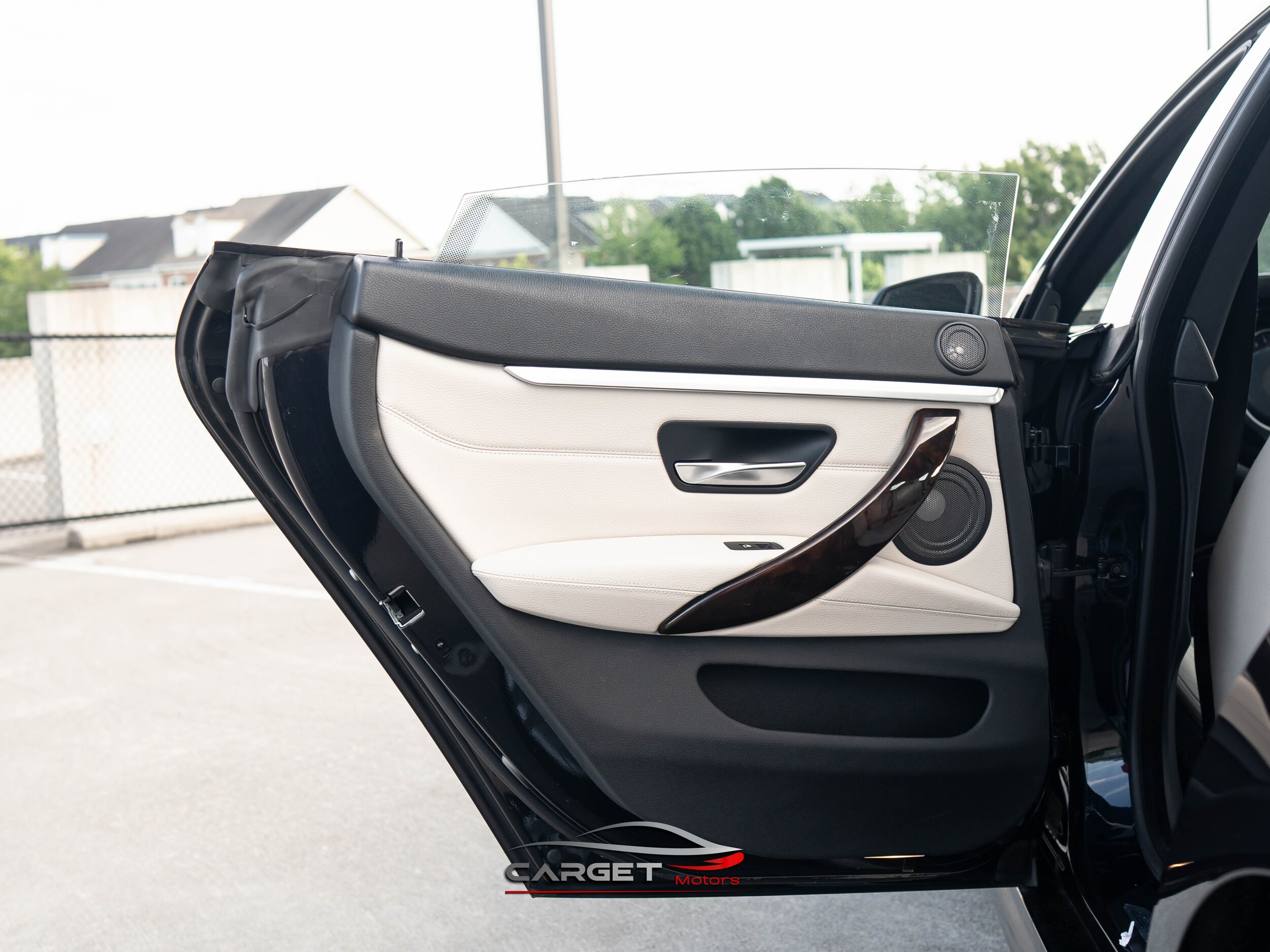 Vehicle image 43 of 54