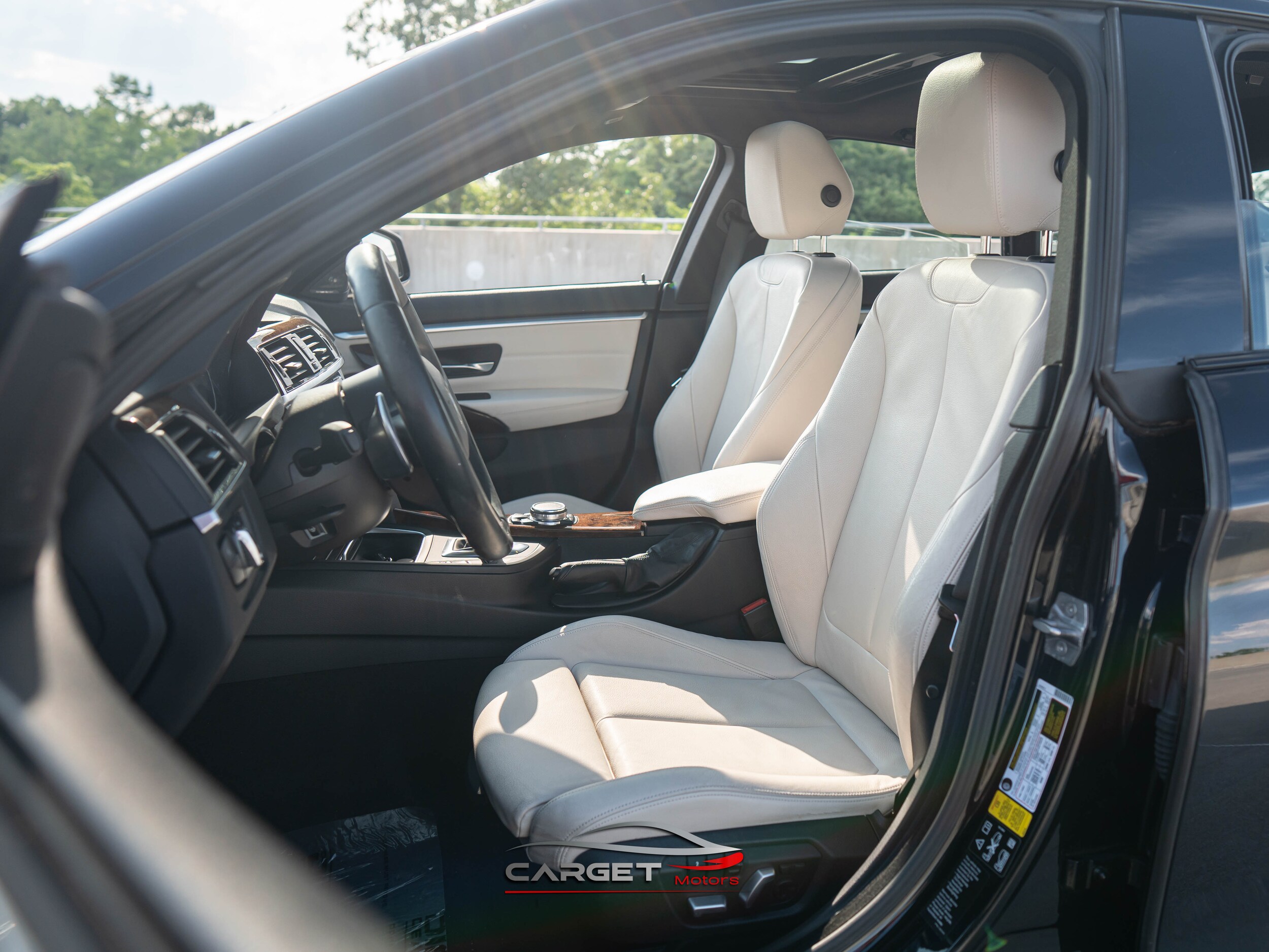 Vehicle image 15 of 54