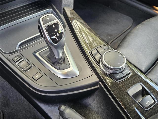 Vehicle image 15 of 18