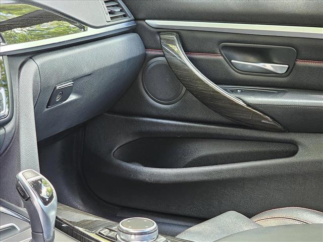 Vehicle image 16 of 18