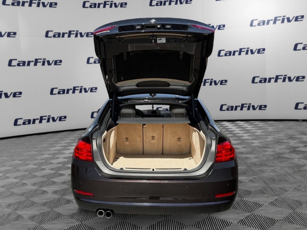 Vehicle image 10 of 32