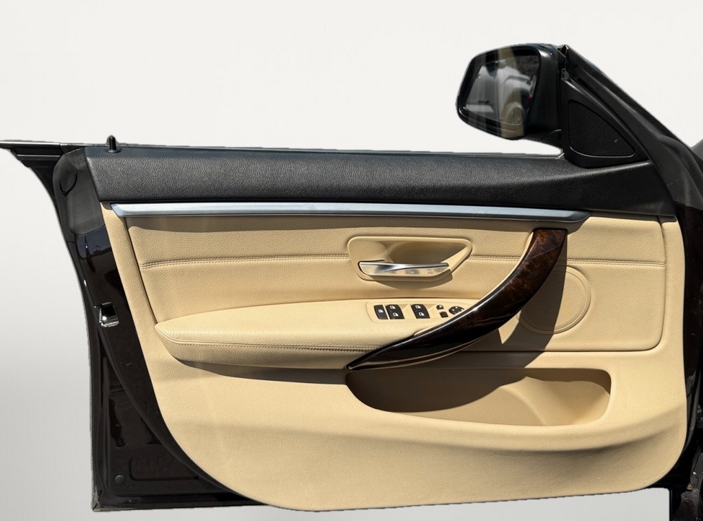 Vehicle image 13 of 32