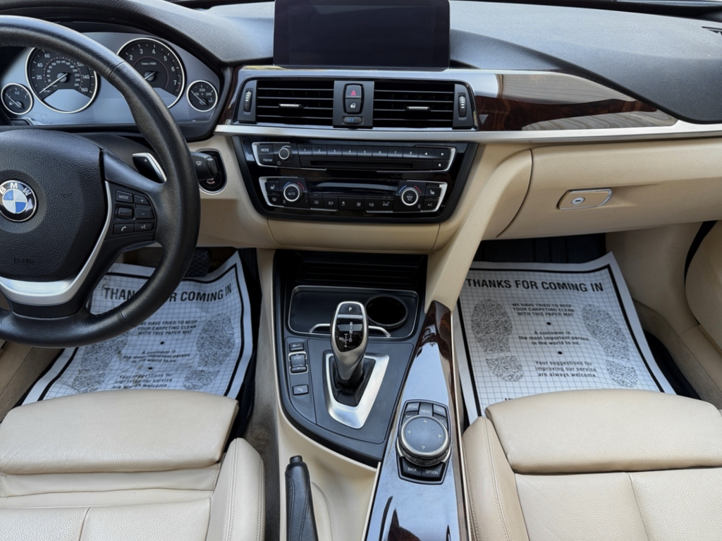 Vehicle image 15 of 32