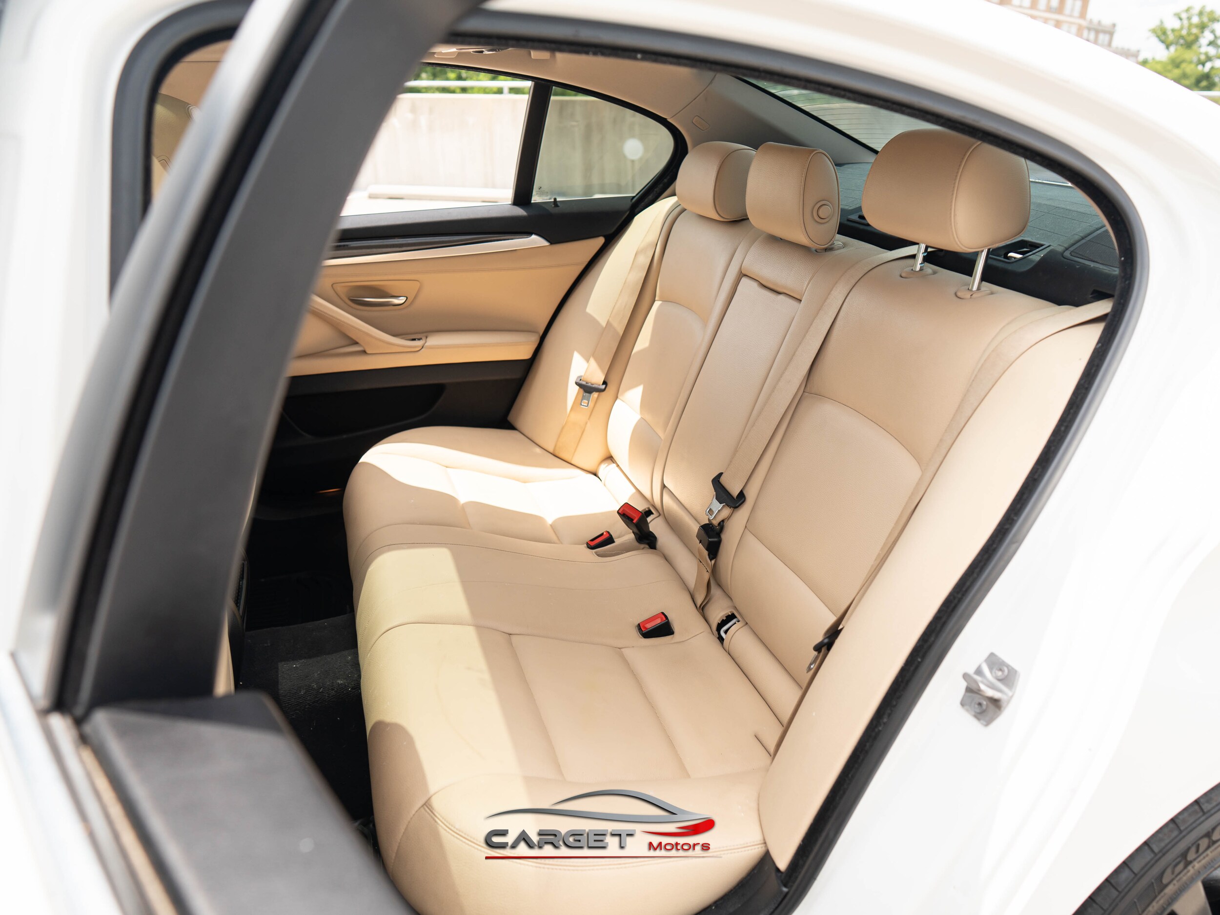 Vehicle image 15 of 52