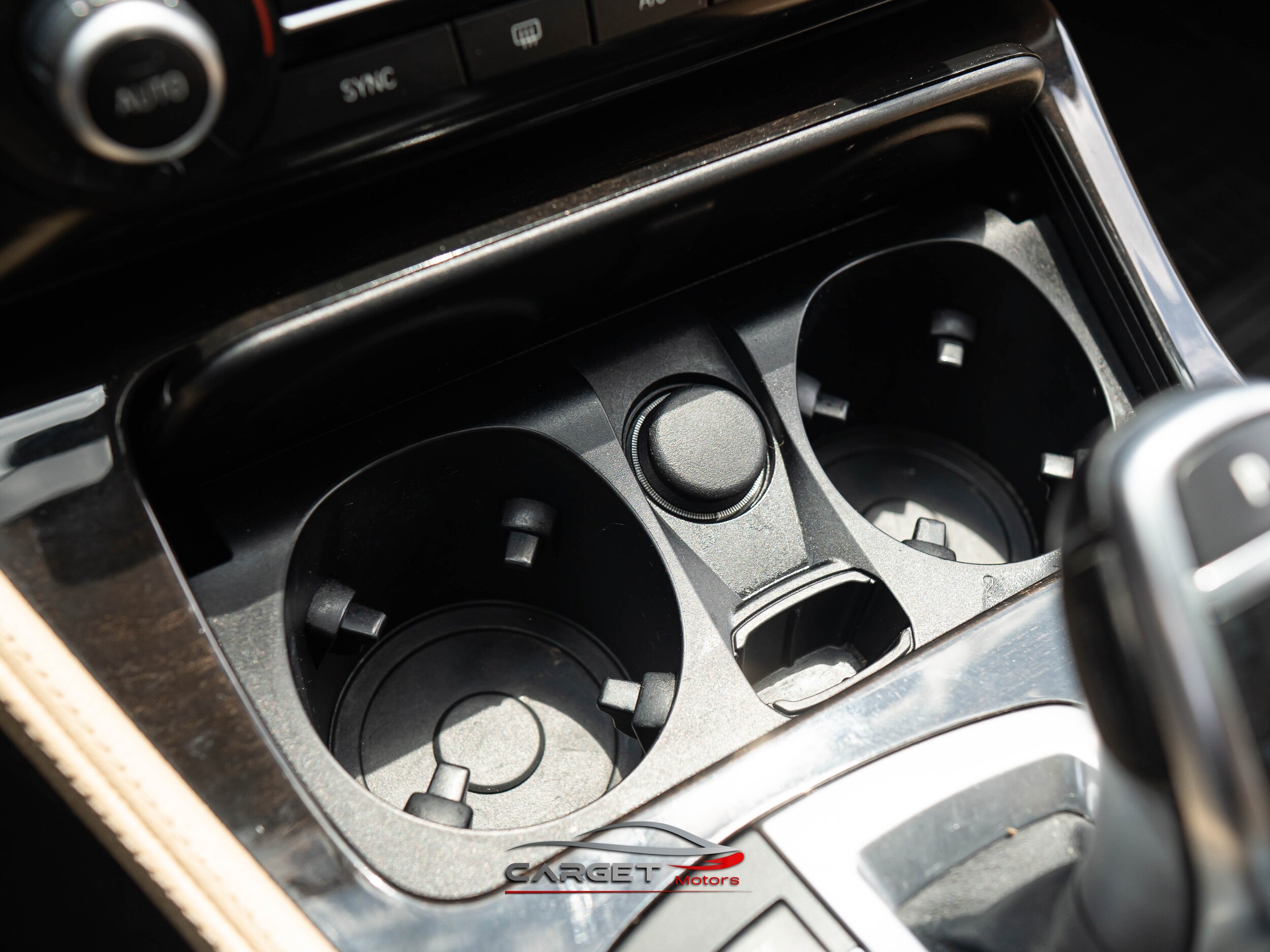 Vehicle image 32 of 52