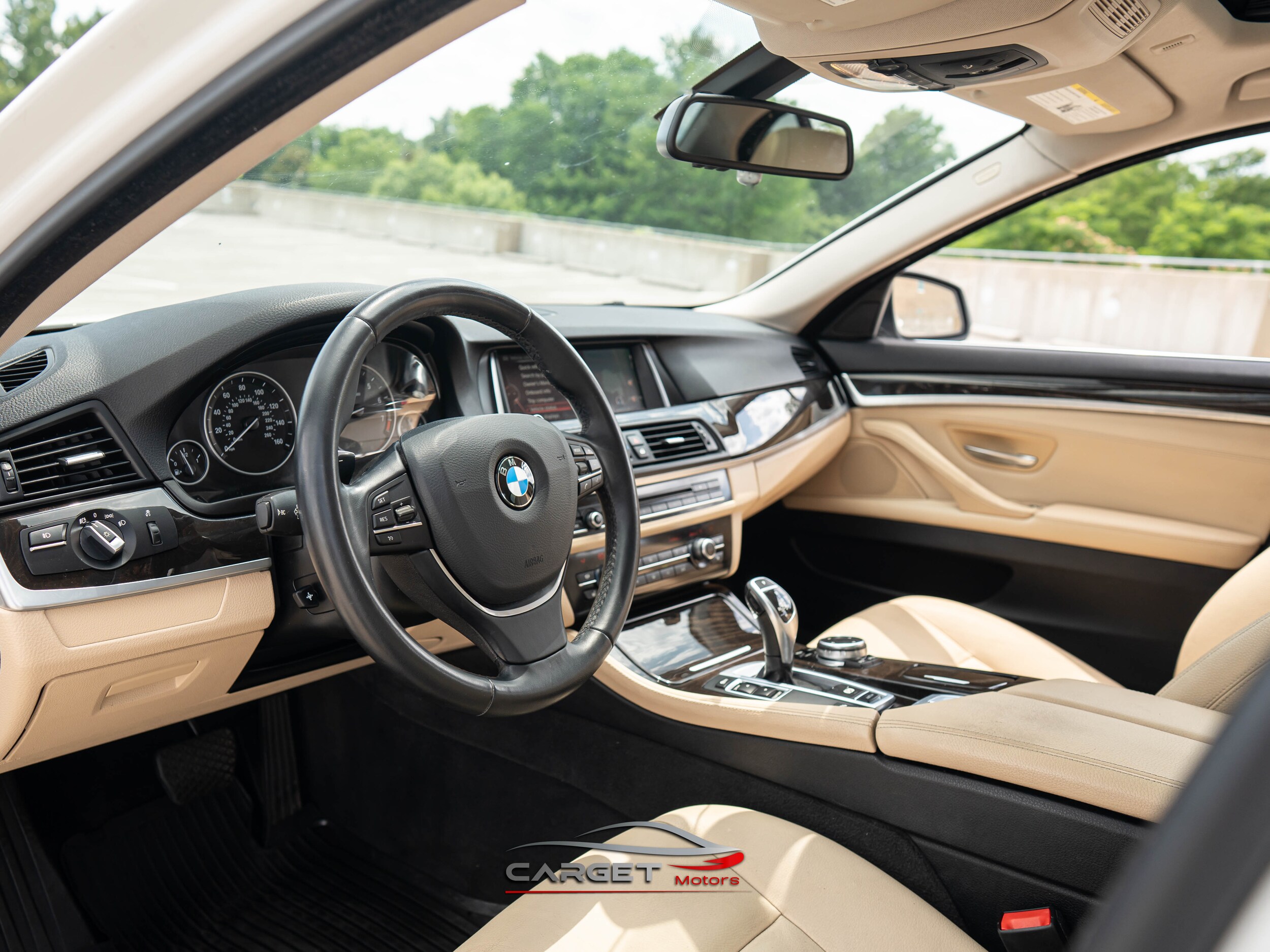 Vehicle image 21 of 52