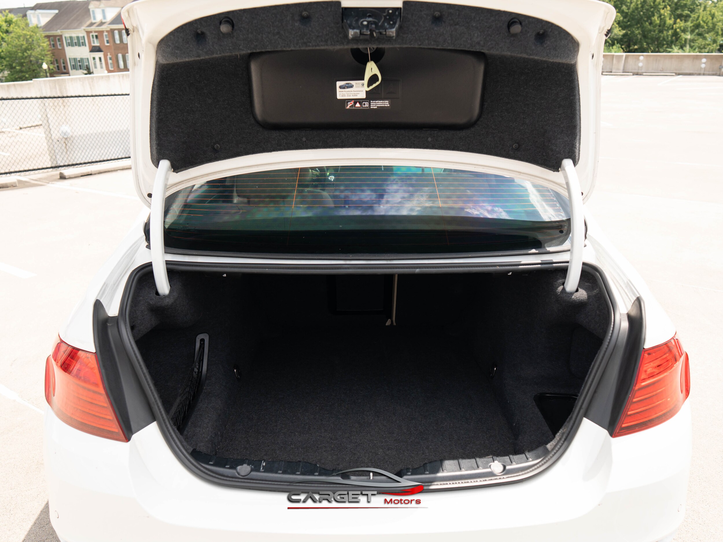 Vehicle image 13 of 52