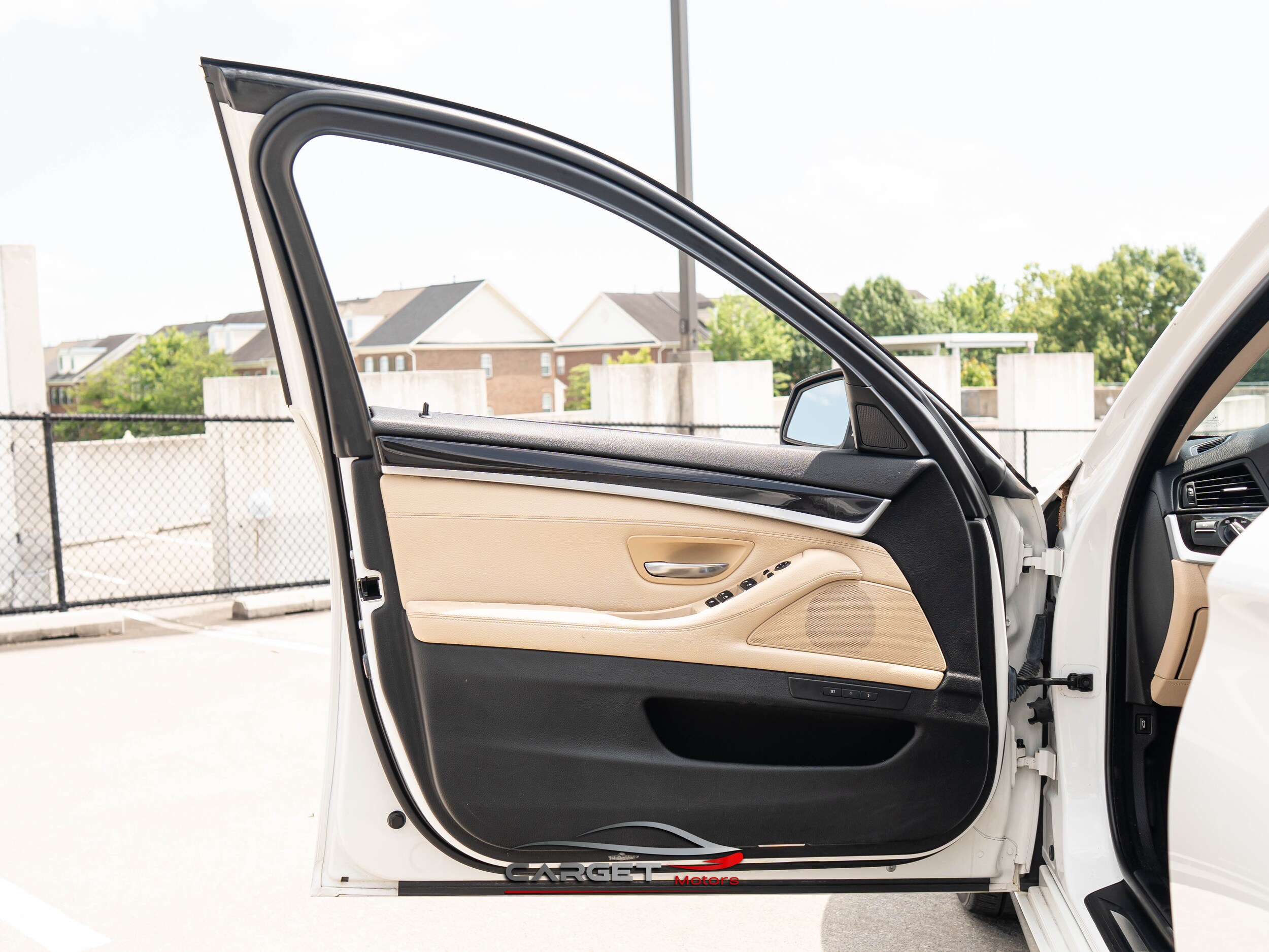 Vehicle image 22 of 52