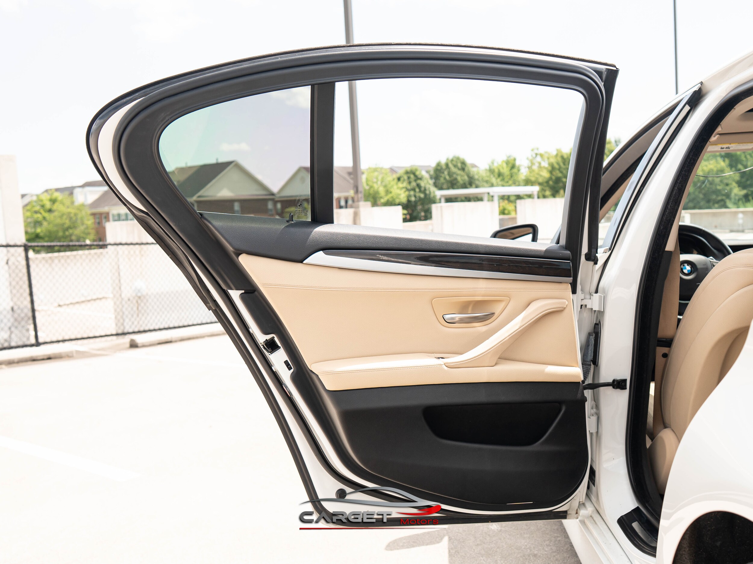 Vehicle image 23 of 52