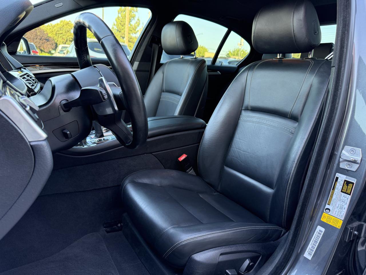 Vehicle image 11 of 27