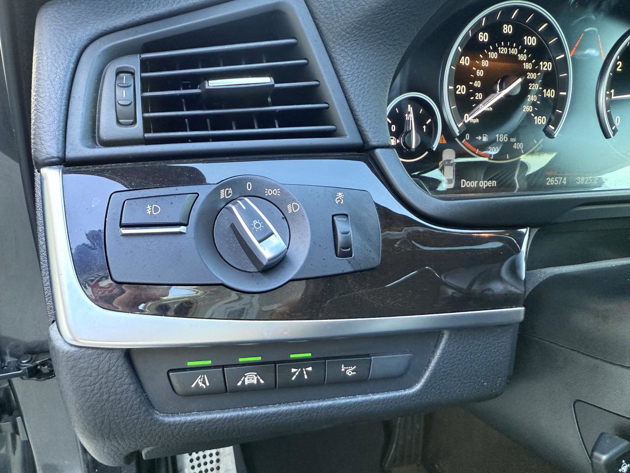 Vehicle image 25 of 27
