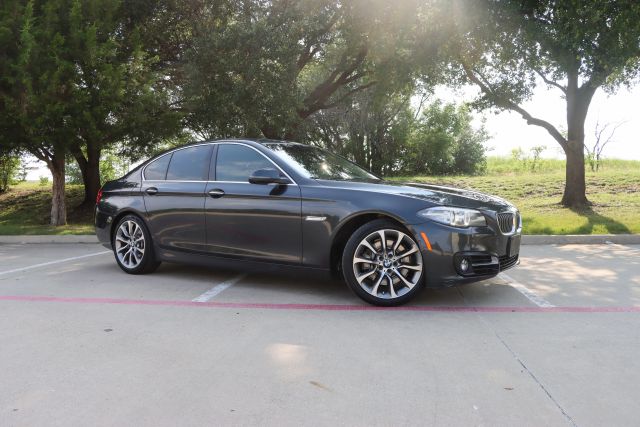 2016 BMW 5 Series 535i xDrive Image 3 of 44