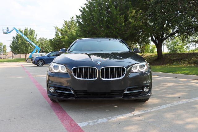 2016 BMW 5 Series 535i xDrive Image 2 of 44
