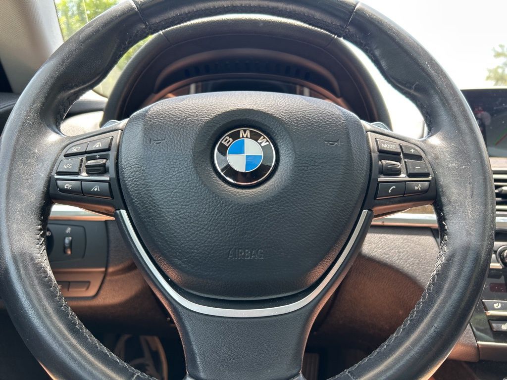Vehicle image 22 of 50