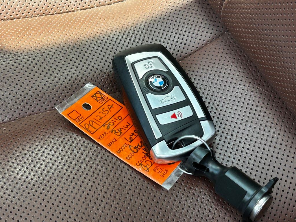 Vehicle image 33 of 50