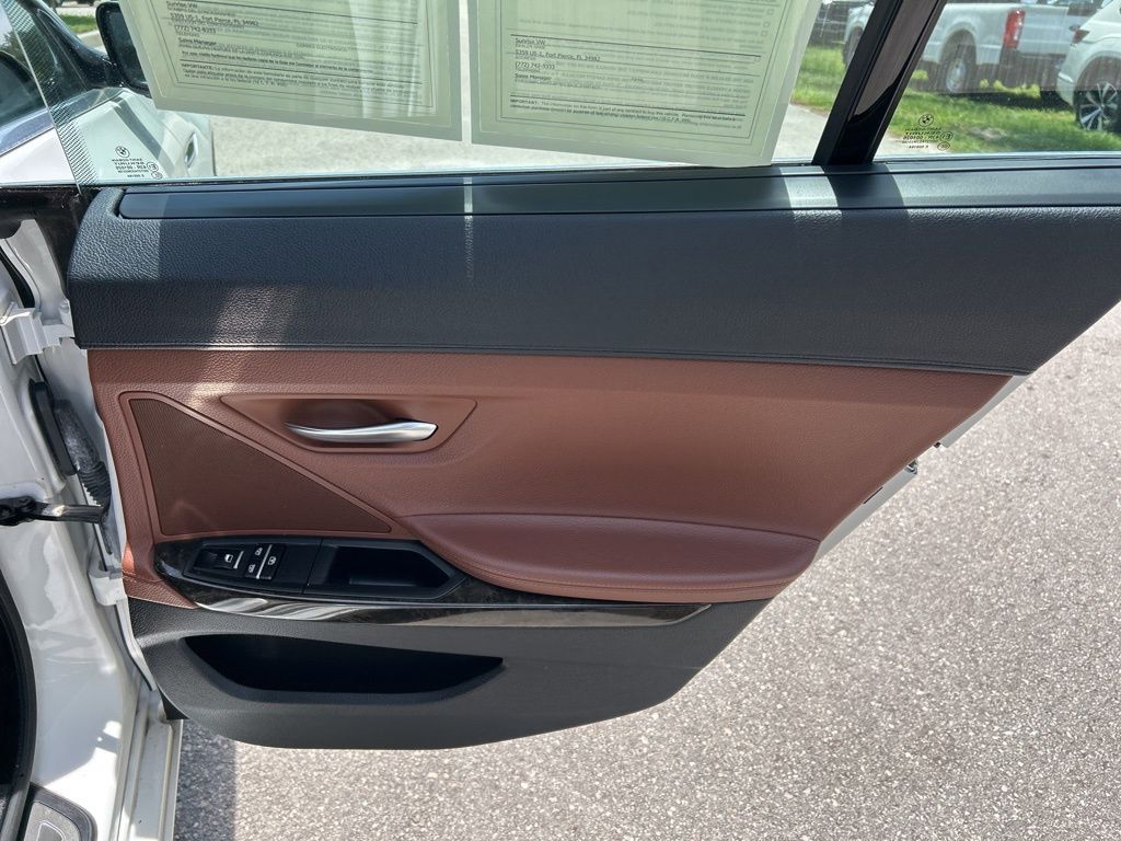 Vehicle image 32 of 50