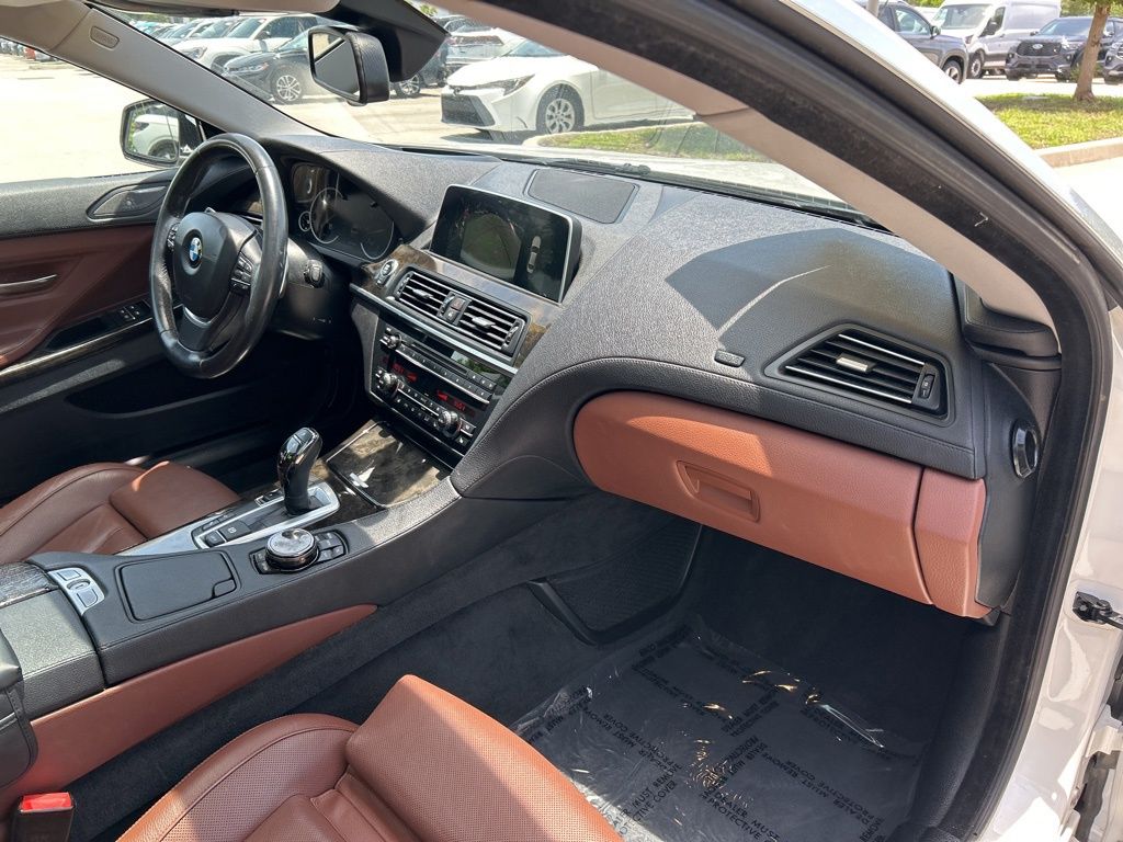 Vehicle image 18 of 50