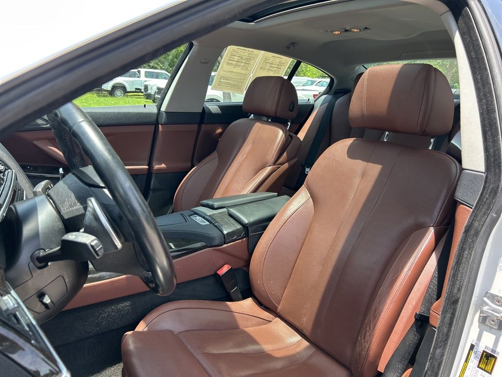 Vehicle image 14 of 50