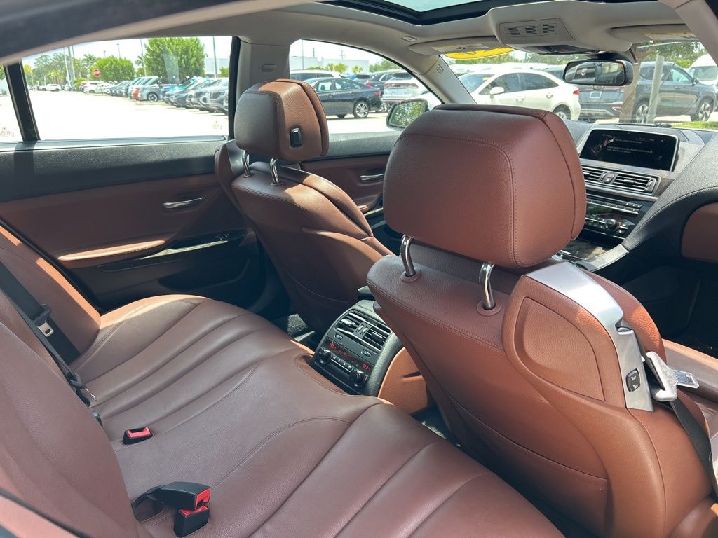 Vehicle image 17 of 50