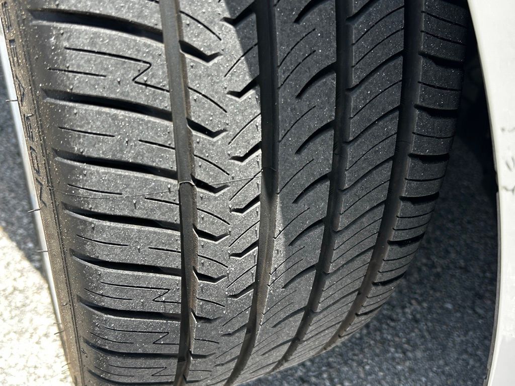 Vehicle image 10 of 50
