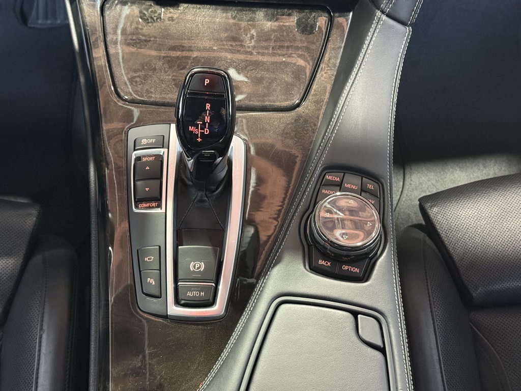 Vehicle image 17 of 20