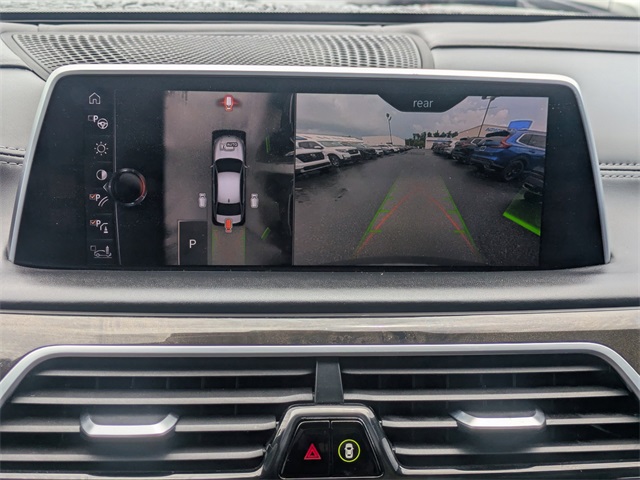 Vehicle image 21 of 30