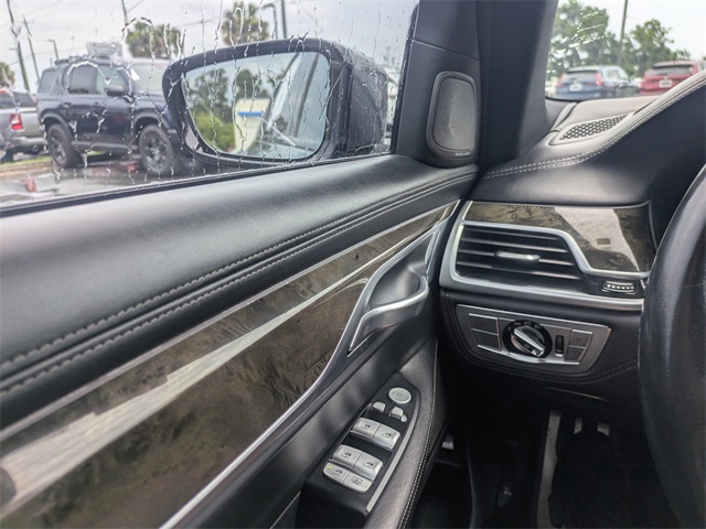 Vehicle image 24 of 30