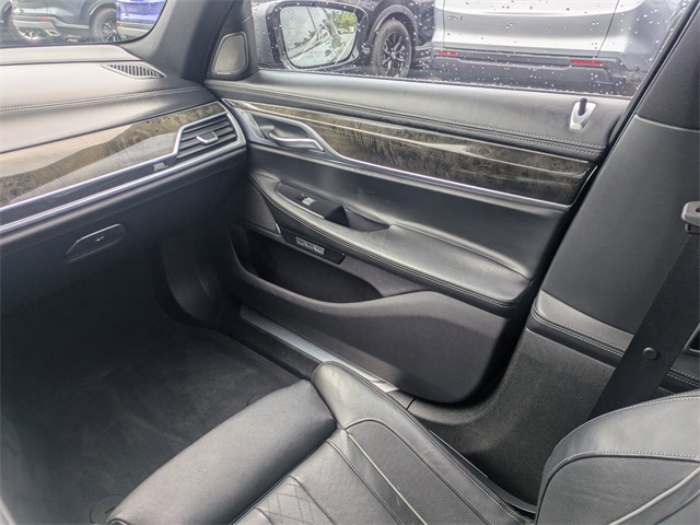 Vehicle image 16 of 30