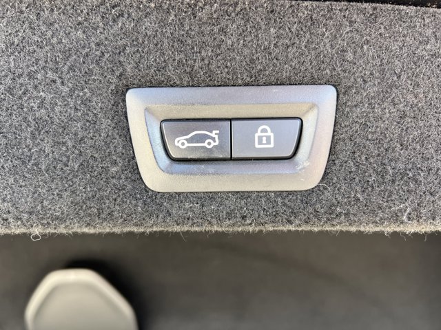 Vehicle image 26 of 33