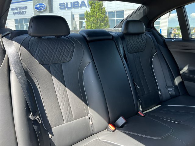 Vehicle image 10 of 33
