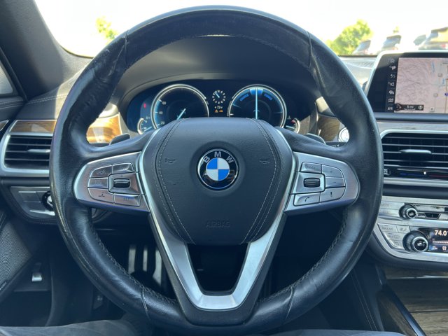 Vehicle image 27 of 33