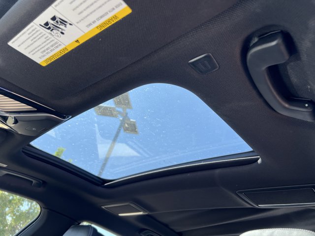 Vehicle image 29 of 33